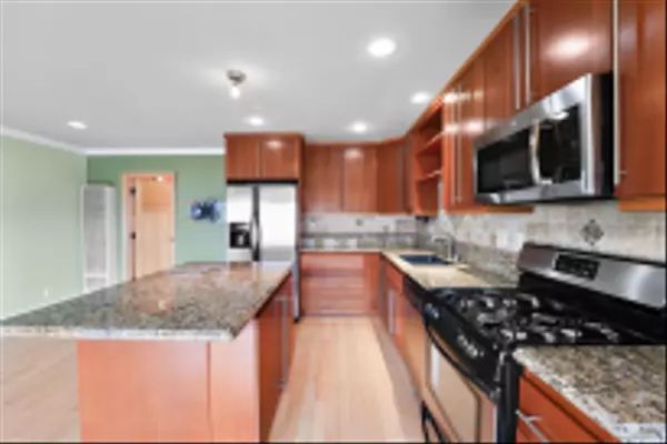 San Diego, CA 92109,1049 Felspar St. #38