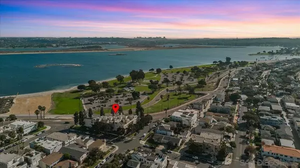 3770 Crown Point #103, Pacific Beach, CA 92109