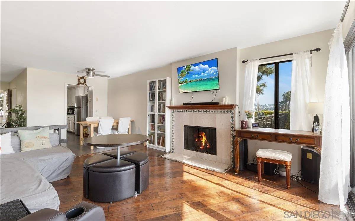 Pacific Beach, CA 92109,3770 Crown Point #103