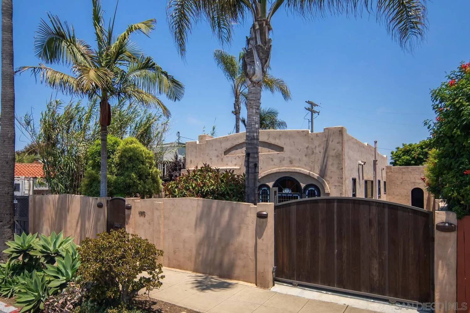 San Diego, CA 92107,4978 W Point Loma Blvd