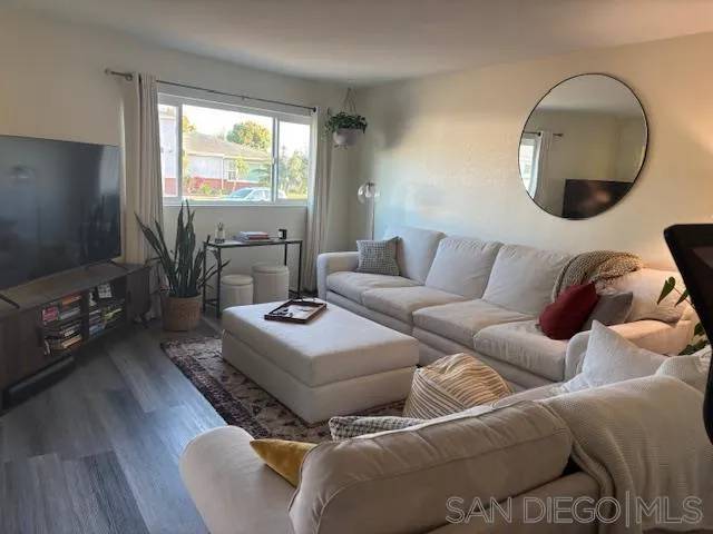 4210 Napier, San Diego, CA 92110