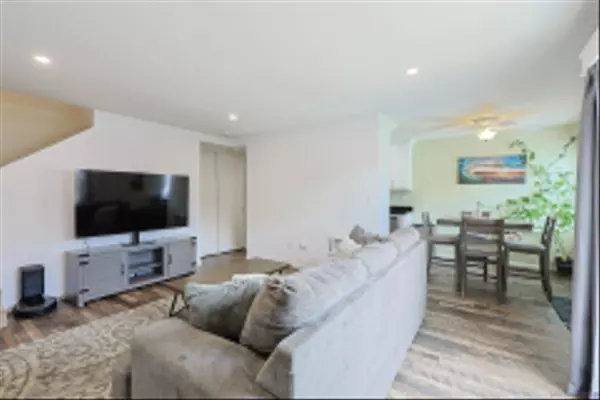 3454 Castle Glen Dr. #104, San Diego, CA 92123