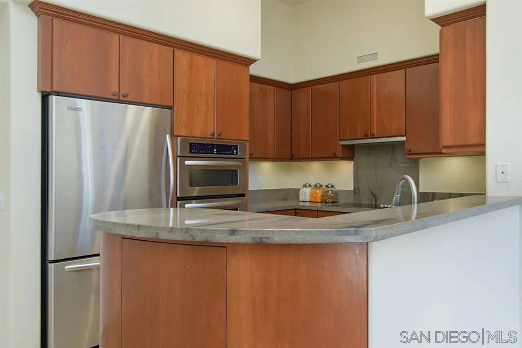 La Jolla, CA 92037,9245 Regents Rd #M408