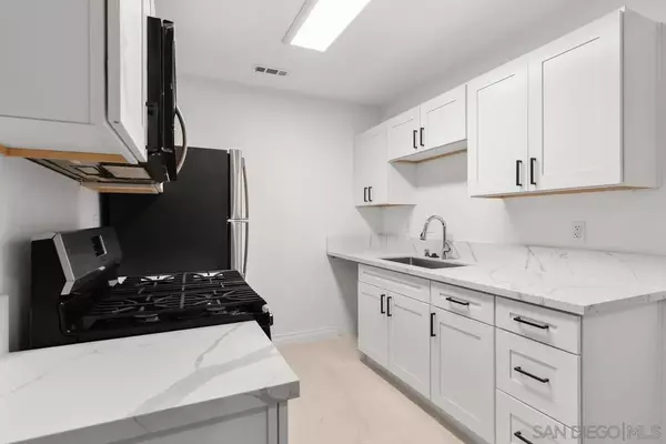 Escondido, CA 92026,240 W Lincoln Ave #16