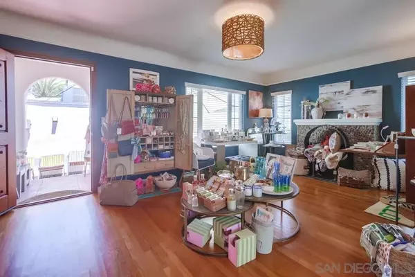 San Diego, CA 92116,4153 1/2 Adams