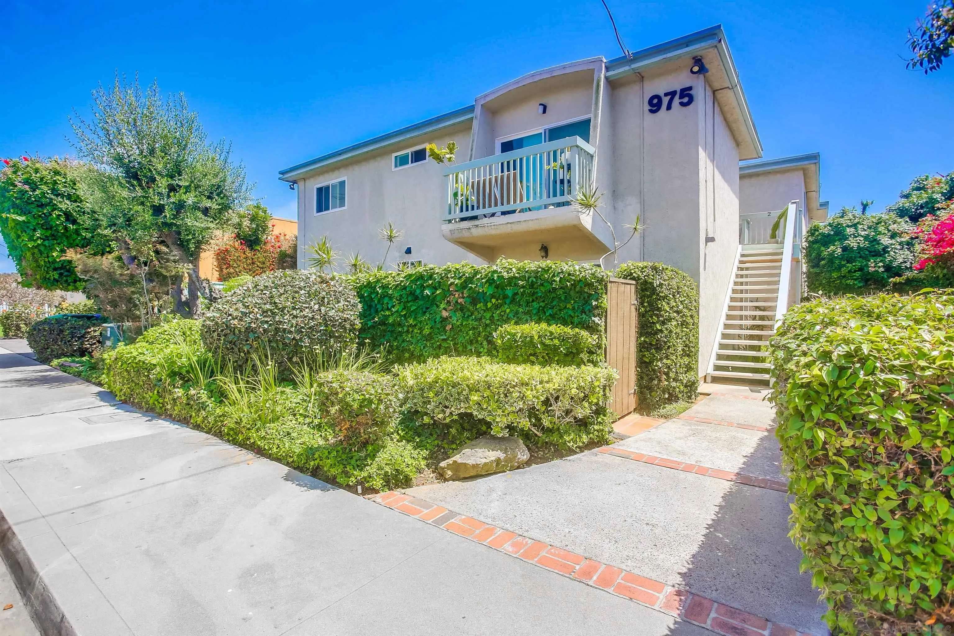975 Laguna Dr, Carlsbad, CA 92008