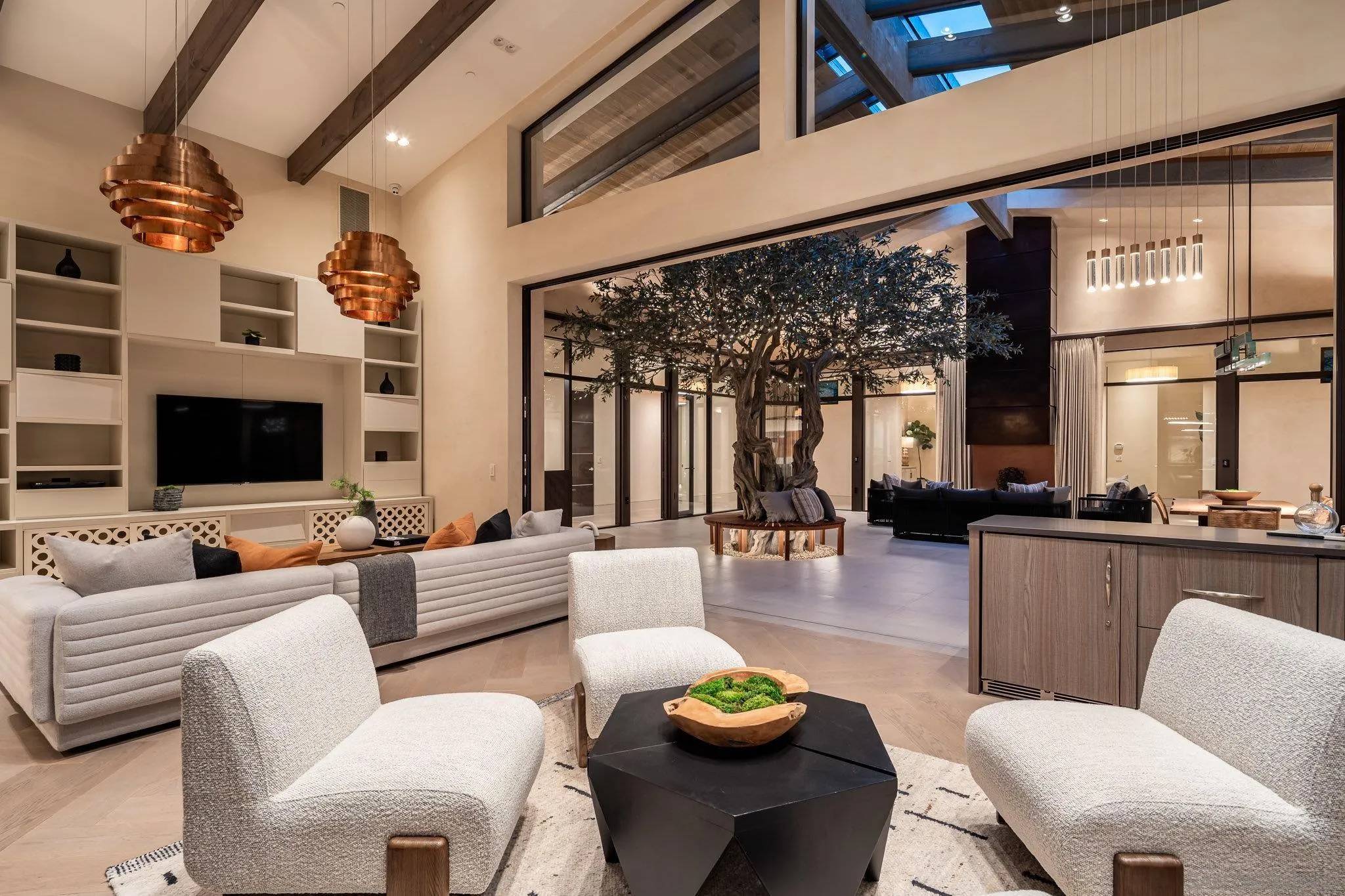 La Jolla, CA 92037,6005 La Jolla Scenic Dr S
