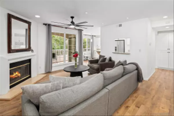 La Jolla, CA 92037,2842 Torrey Pines Rd