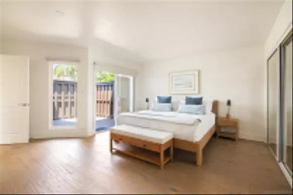 La Jolla, CA 92037,2452 Azure Coast Dr
