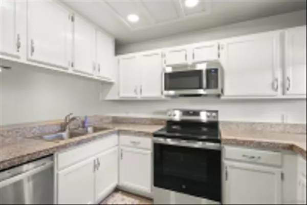 San Diego, CA 92120,4560 Twain Ave #3