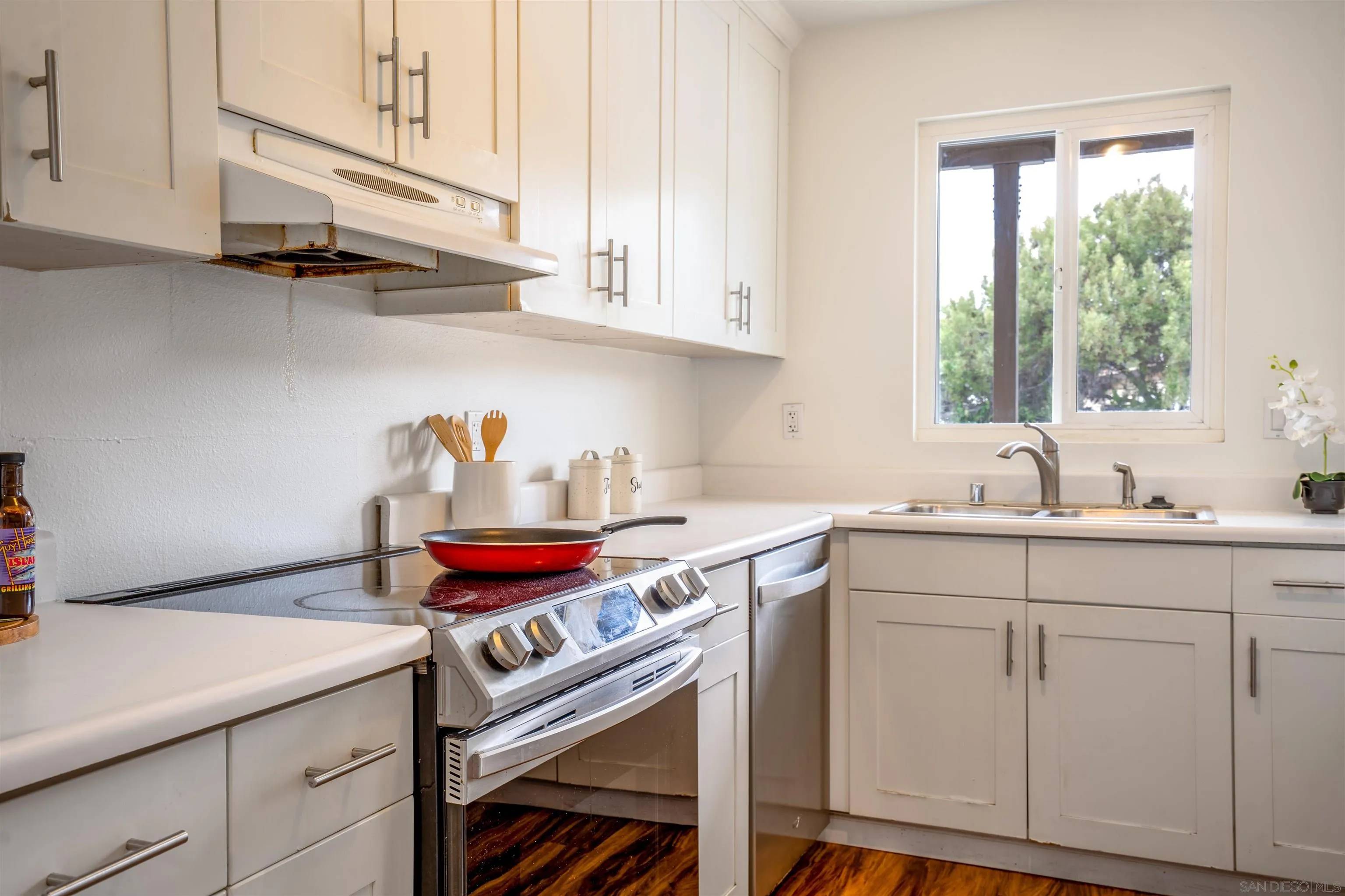 Encinitas, CA 92024,820 Encinitas Blvd #203