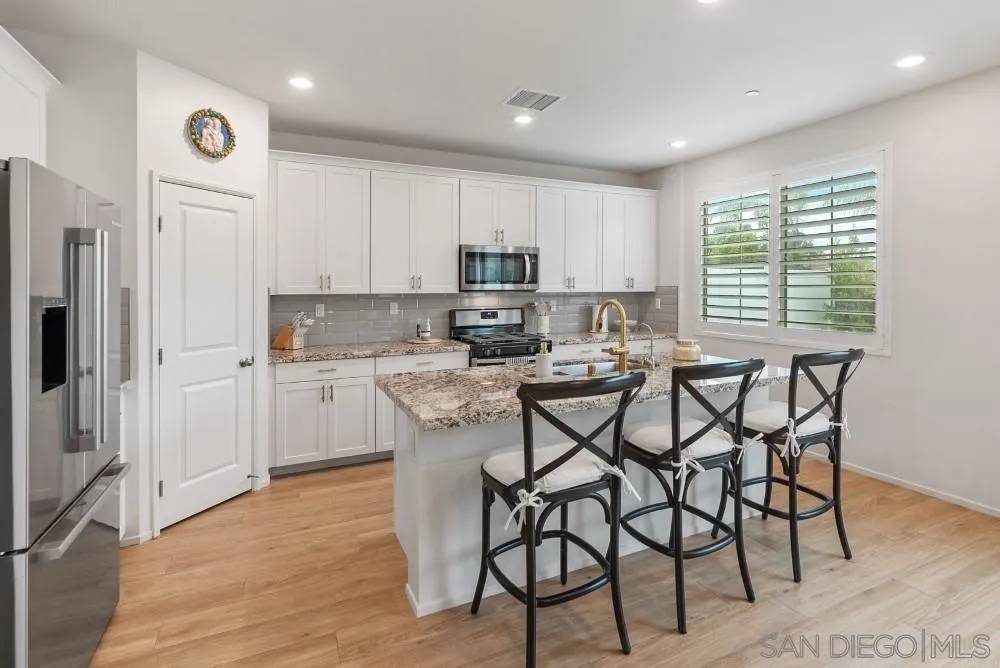 Vista, CA 92081,1569 Wildgrove Way