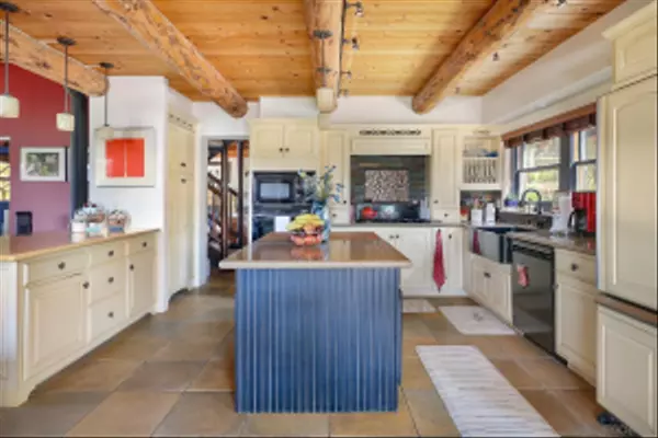 Valley Center, CA 92082,12052 Sky View Dr