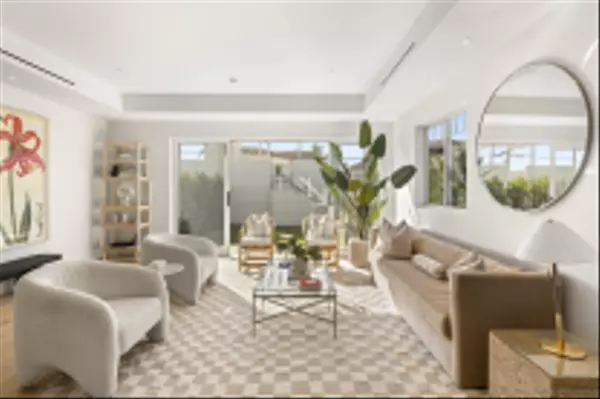 La Jolla, CA 92037,7216 FAY AVE