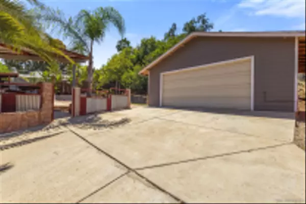 El Cajon, CA 92021,15415 Saint Lucy Ln
