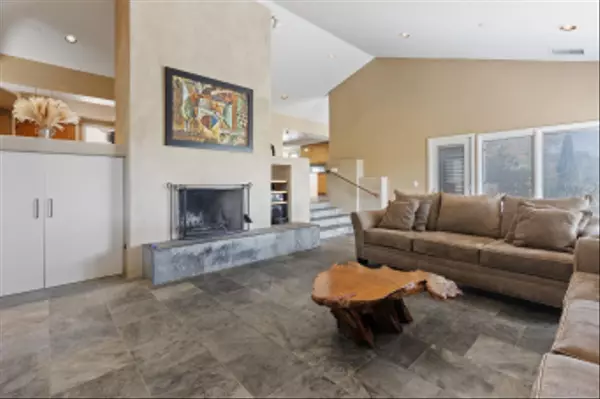 Escondido, CA 92026,27615 Alps Ln