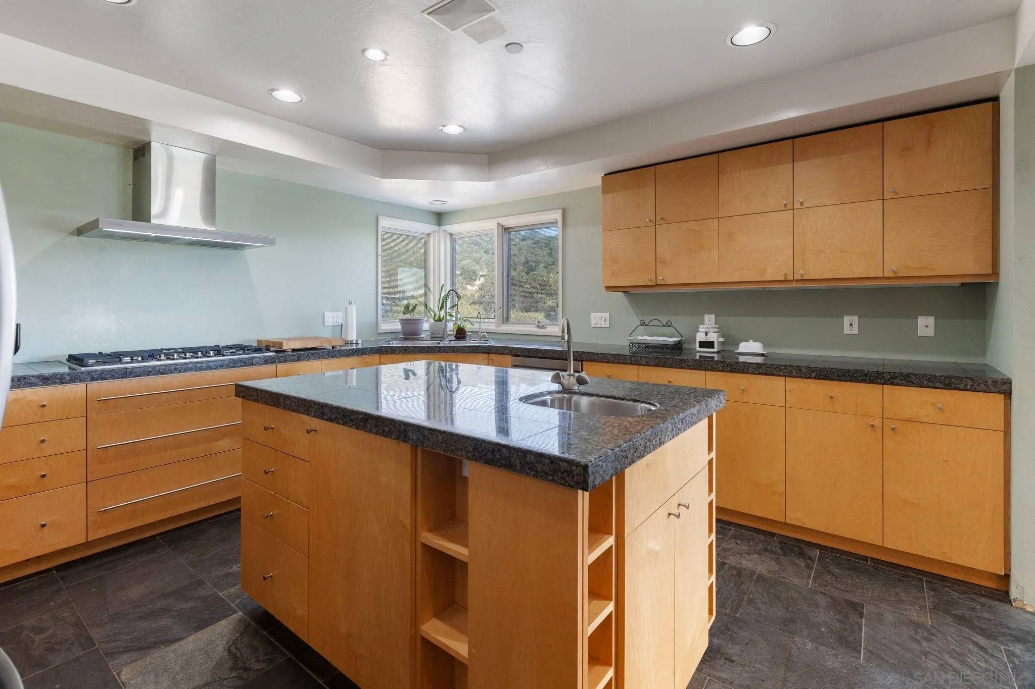 Escondido, CA 92026,27615 Alps Ln