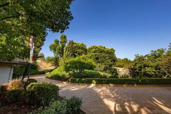 Yorba Linda, CA 92886,5553 Scenic View Dr