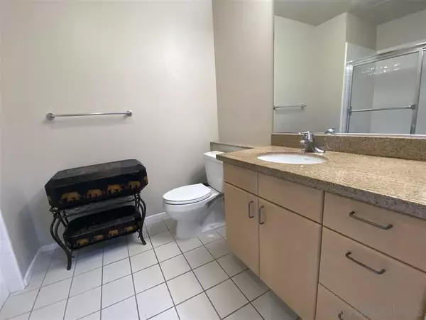 San Diego, CA 92101,445 Island #312