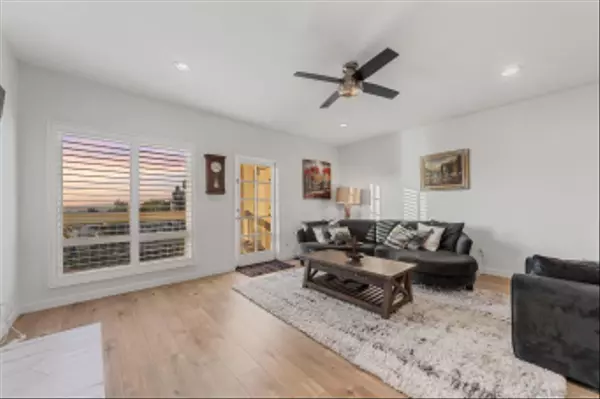 San Diego, CA 92128,16304 Avenida Venusto #C