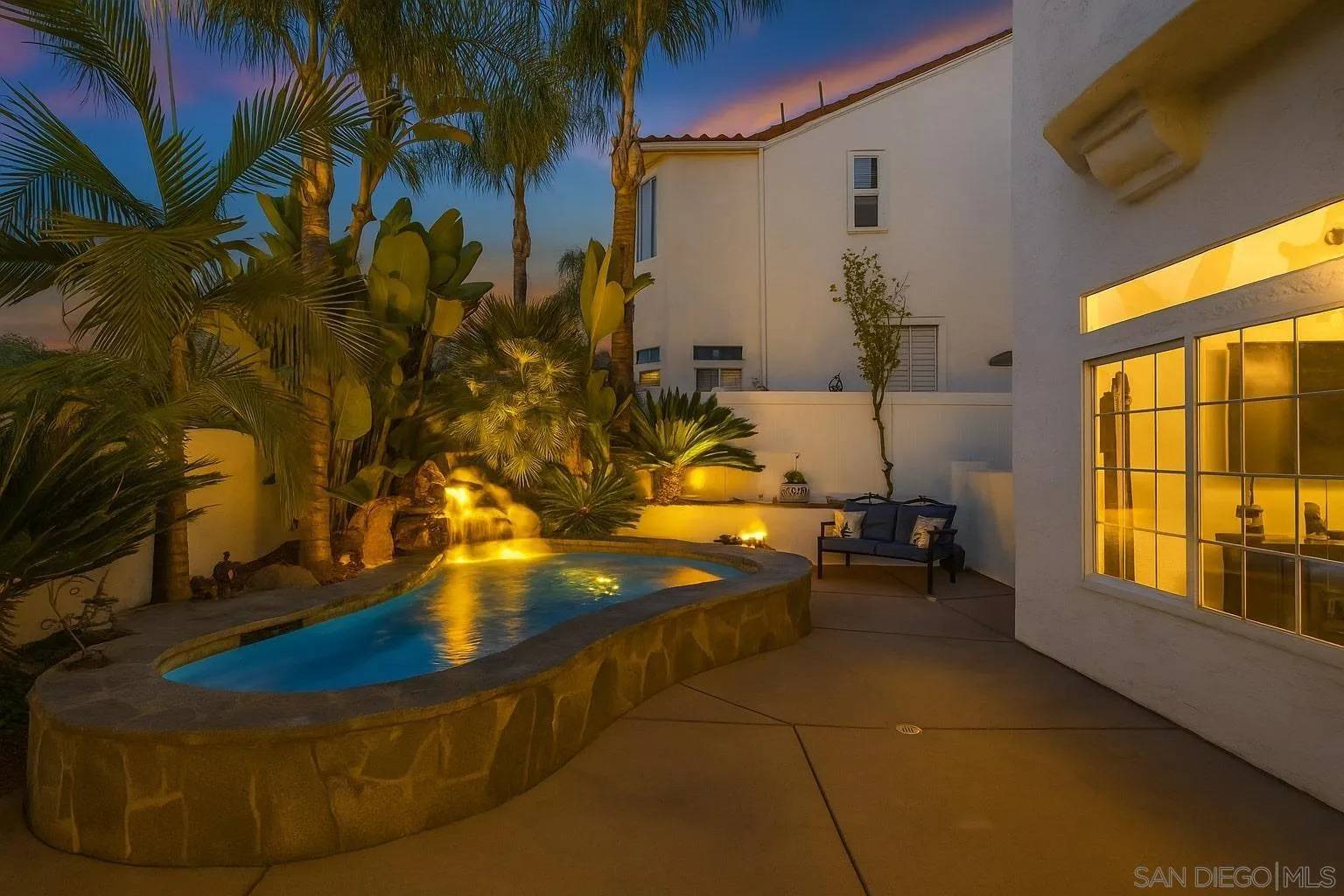 Oceanside, CA 92056,4934 Amador Dr