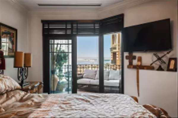 San Diego, CA 92101,500 W Harbor #1318