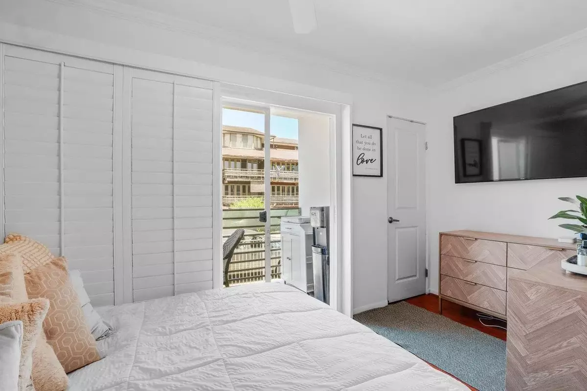 San Diego, CA 92106,1021 Scott Street #122