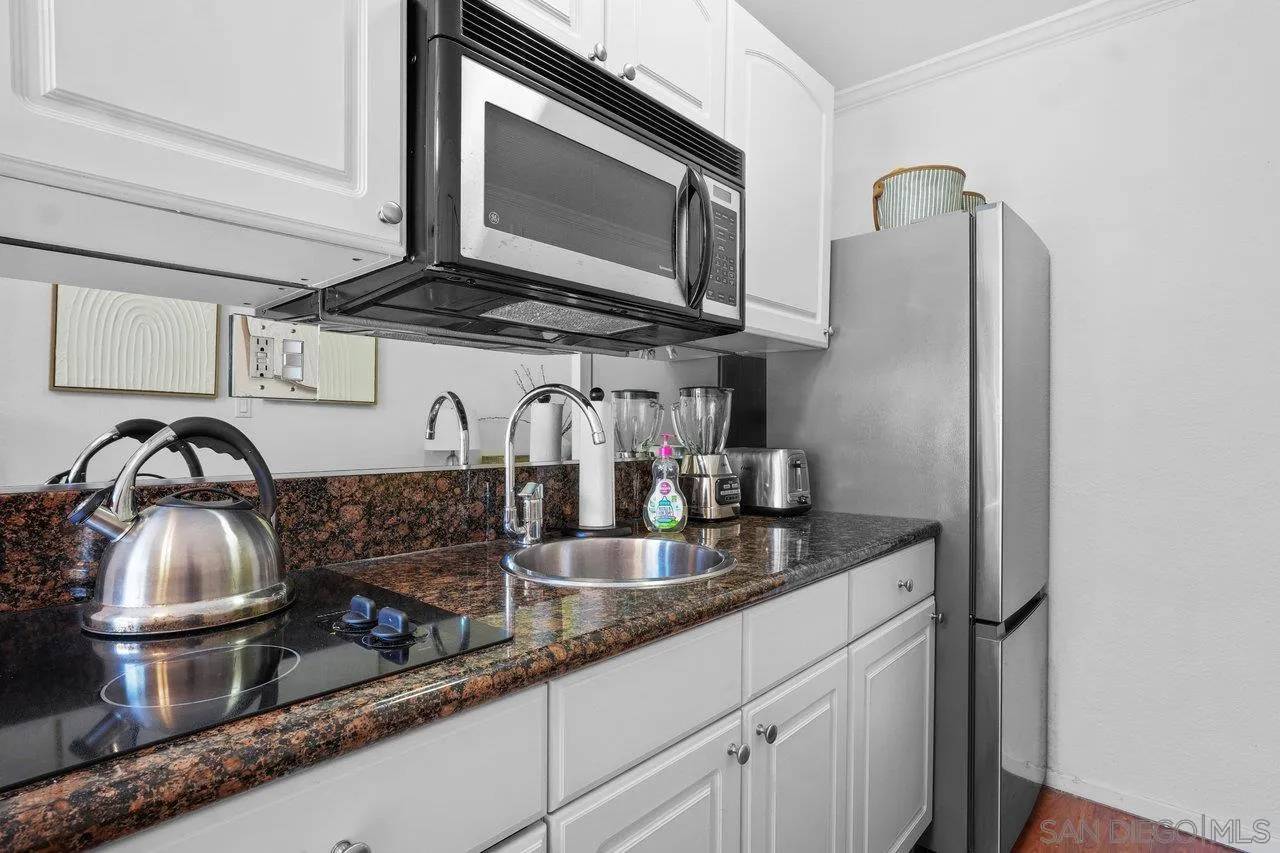 San Diego, CA 92106,1021 Scott Street #122