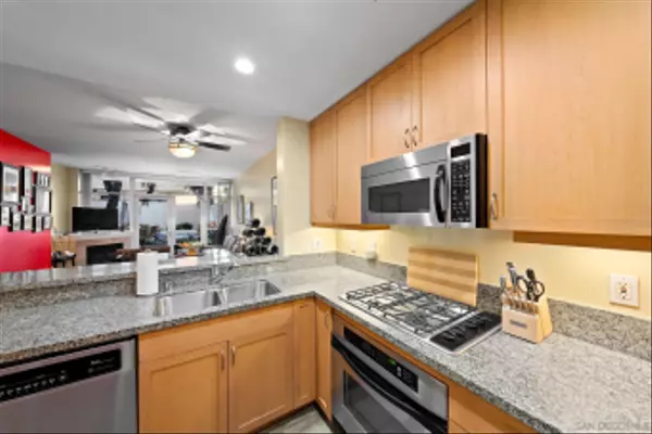 San Diego, CA 92101,850 Beech St #214