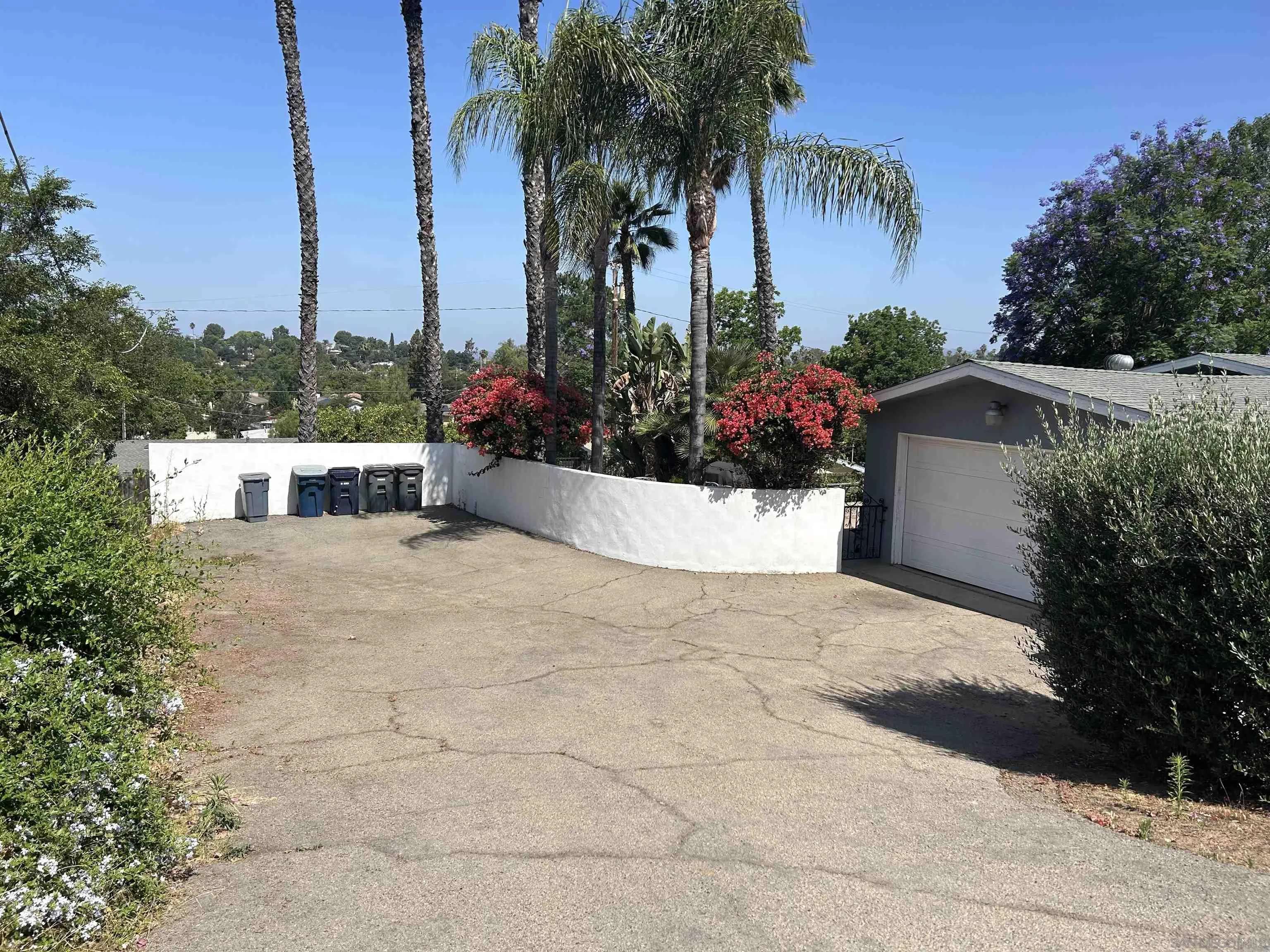 Escondido, CA 92025,1190 Robertson Dr