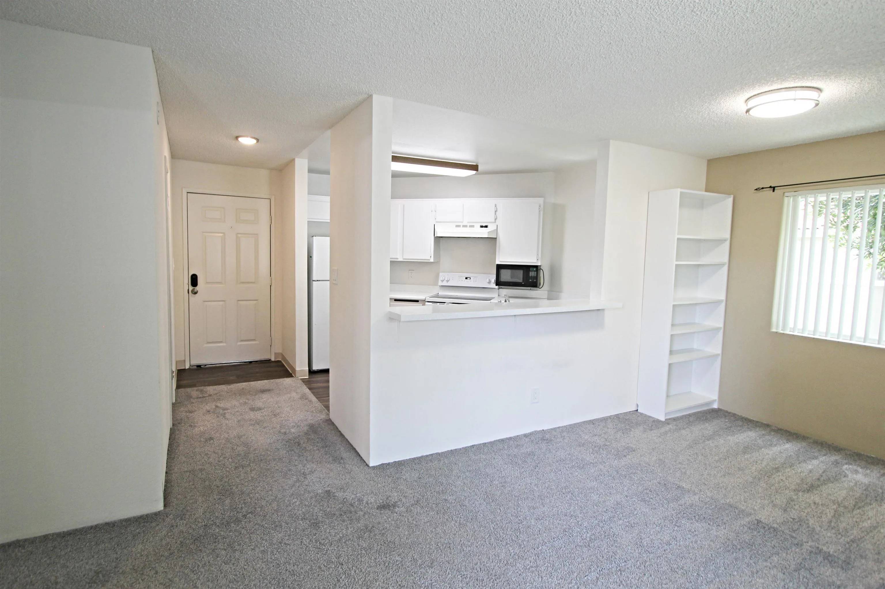 San Diego, CA 92122,7575 Charmant Dr #1012