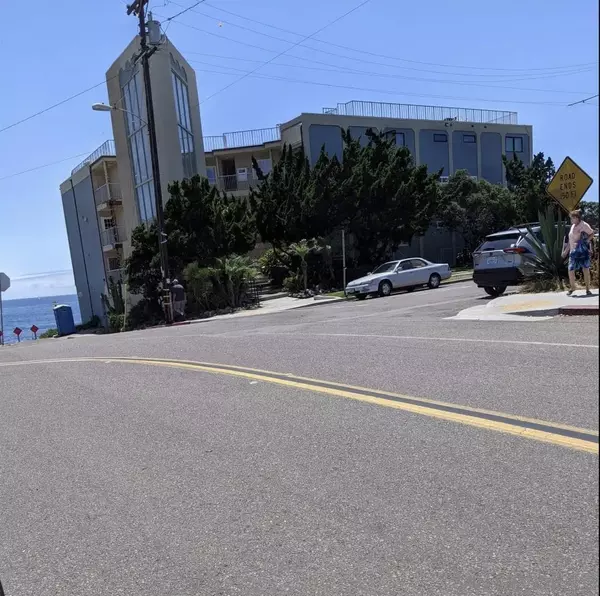 4909 Orchard Ave 304, San Diego, CA 92107