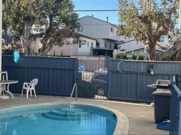 San Diego, CA 92107,2707 Camulos Street