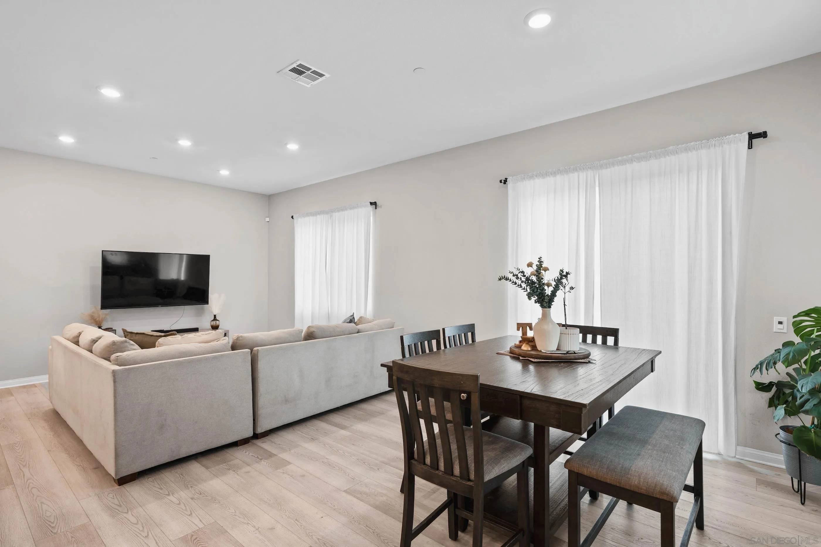 Chula Vista, CA 91913,2098 Bluestone Cir