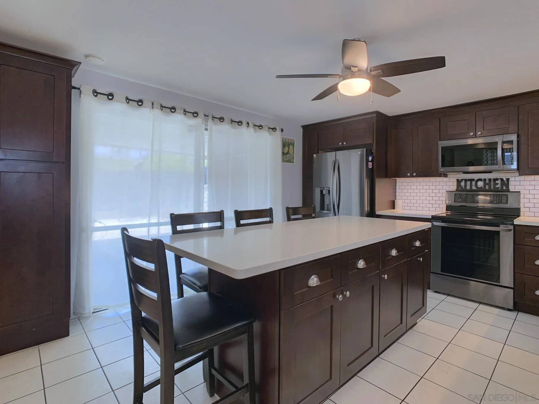 El Cajon, CA 92021,8644 Via Del Luz