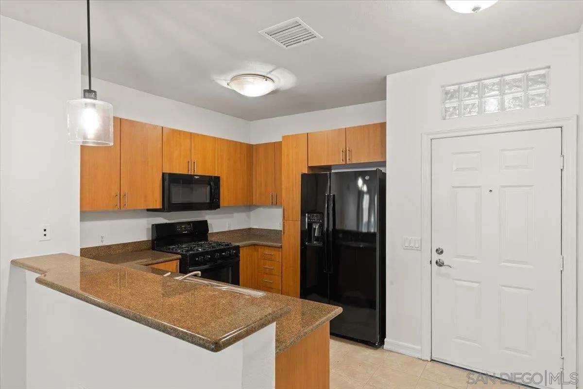 San Diego, CA 92101,1465 C St #3418