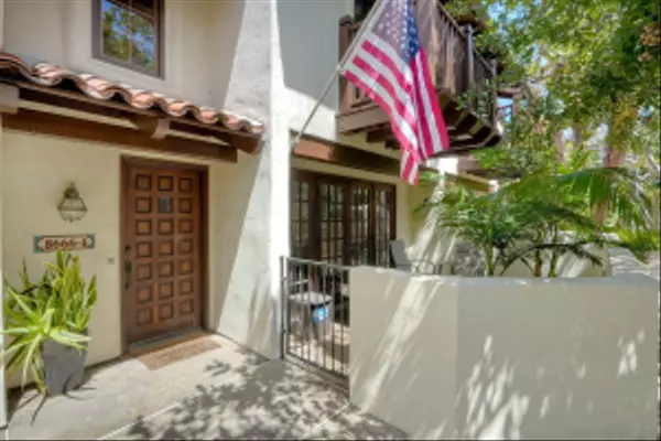 La Jolla, CA 92037,8666 Villa La Jolla Dr #4