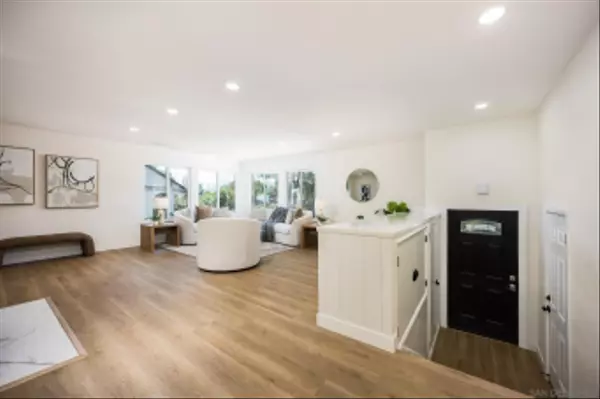 Vista, CA 92083,440-448 W Los Angeles Dr