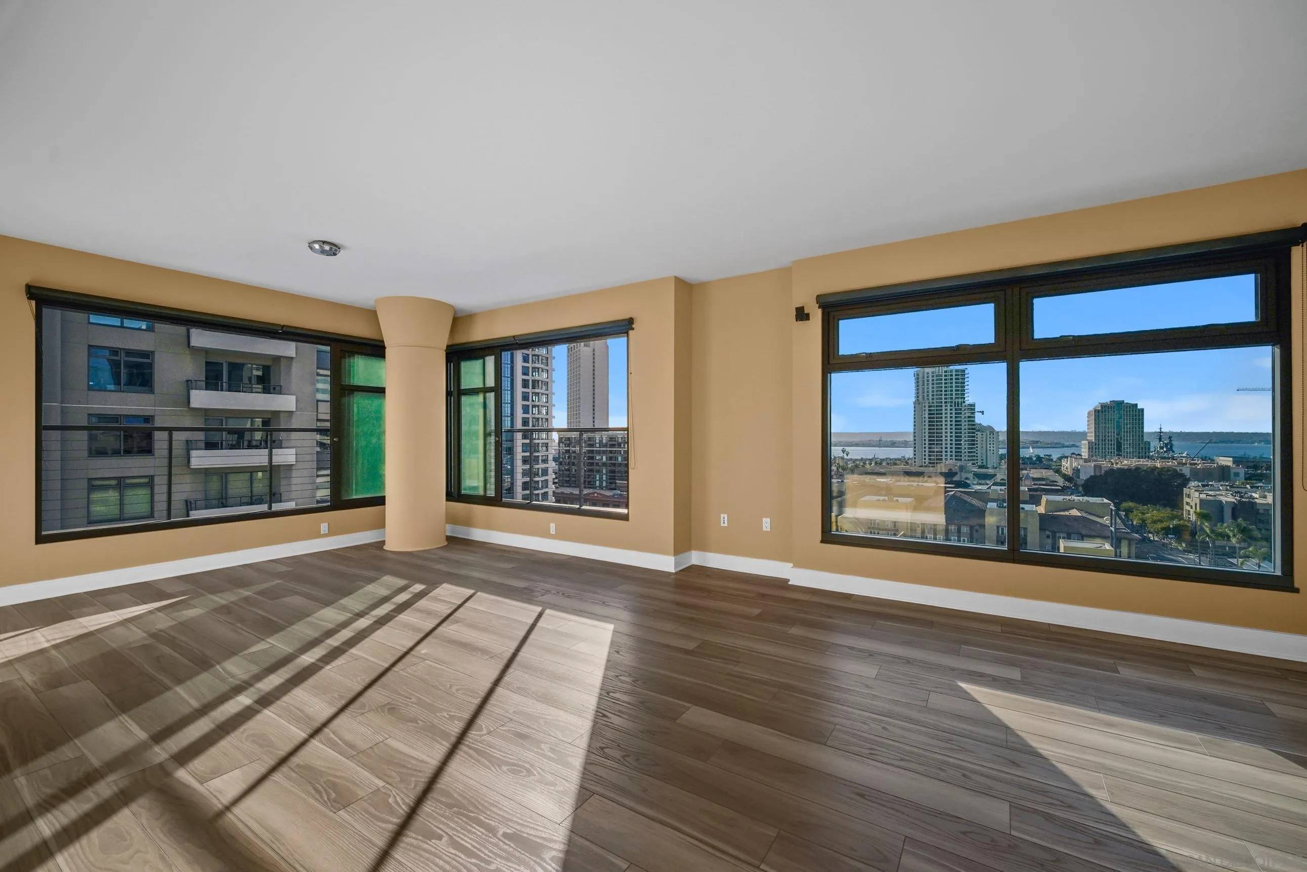 San Diego, CA 92101,645 Front St #1206