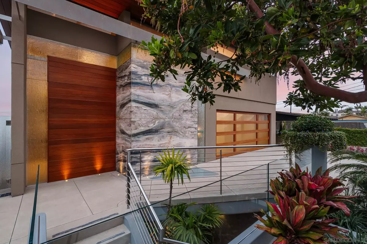 Encinitas, CA 92024,1230 Neptune Avenue
