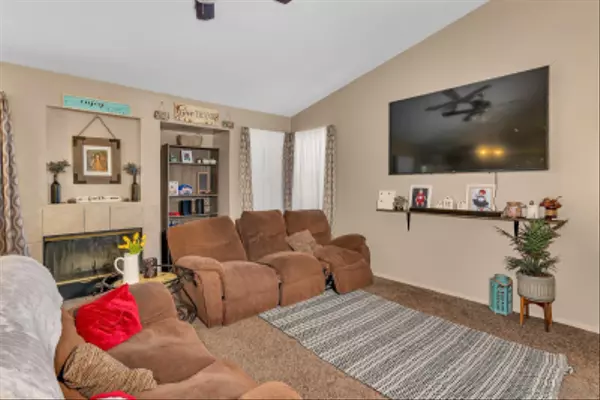 Bakersfield, CA 93313,6215 Box Meadow Ave