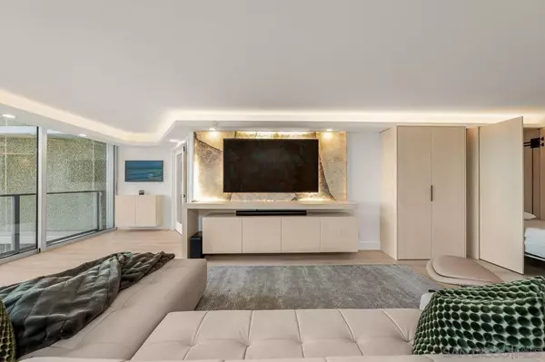 Coronado, CA 92118,1820 Avenida Del Mundo #210
