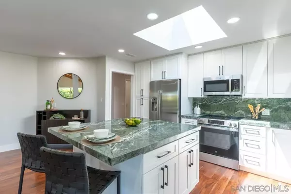 Fallbrook, CA 92028,907 Ridge Heights Road