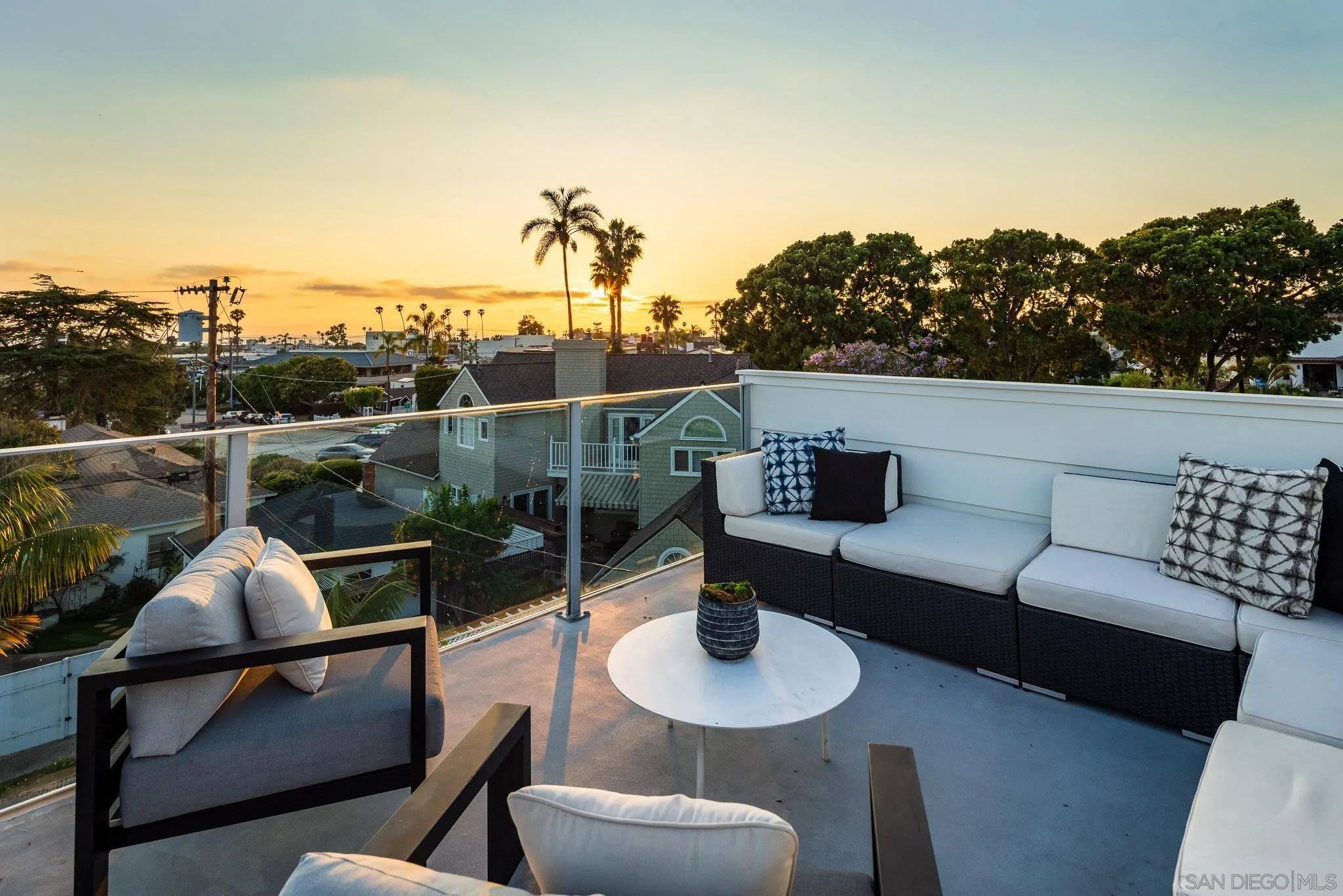 La Jolla, CA 92037,7570 Cabrillo Ave