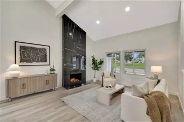 349 N Willowspring Dr, Encinitas, CA 92024