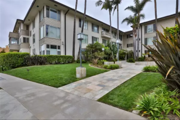 La Jolla, CA 92037,220 Coast Blvd #2M