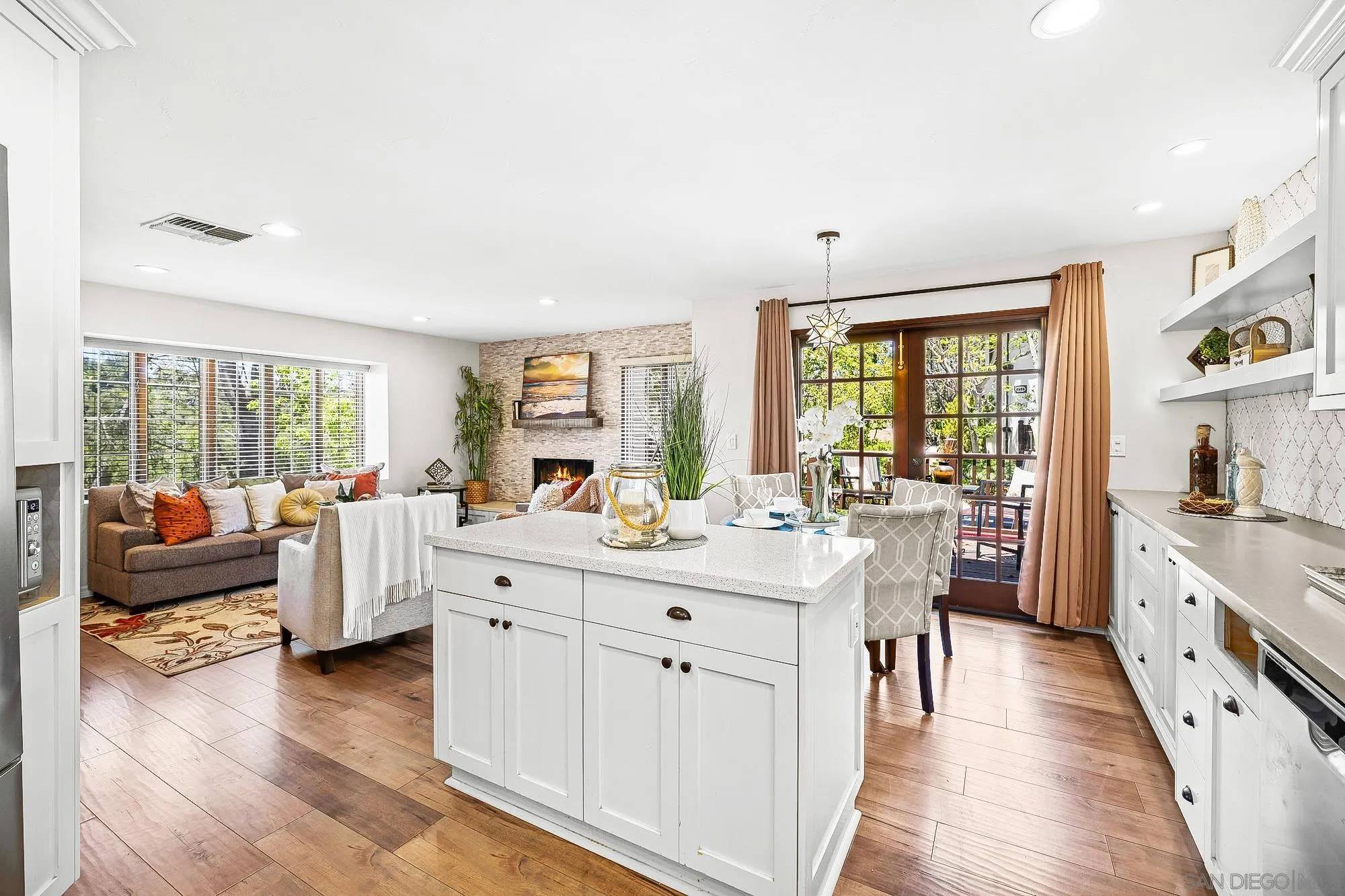 La Jolla, CA 92037,8656 Villa La Jolla Dr #1