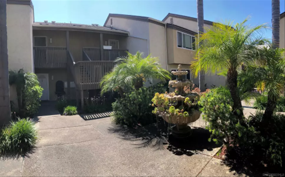 8529 Villa La Jolla Dr. #F, San Diego, CA 92037