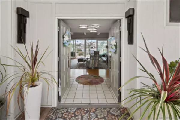 San Diego, CA 92103,1694 Torrance St