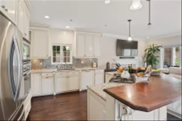 La Jolla, CA 92037,7824 Exchange Pl